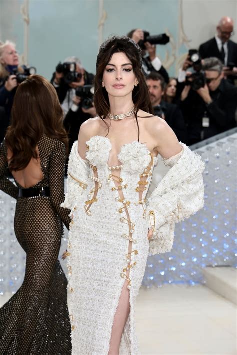 anna hathaway versace|anne hathaway met gala looks.